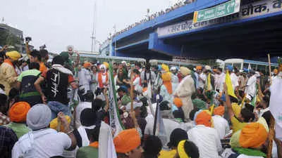 Talks fail, farmers begin sit-in at Karnal mini secretariat Talks fail, farmers begin sit-in at Karnal mini secretariat