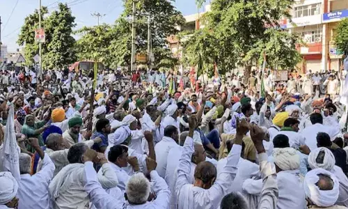 Talks fail, farmers begin sit-in at Karnal mini secretariat